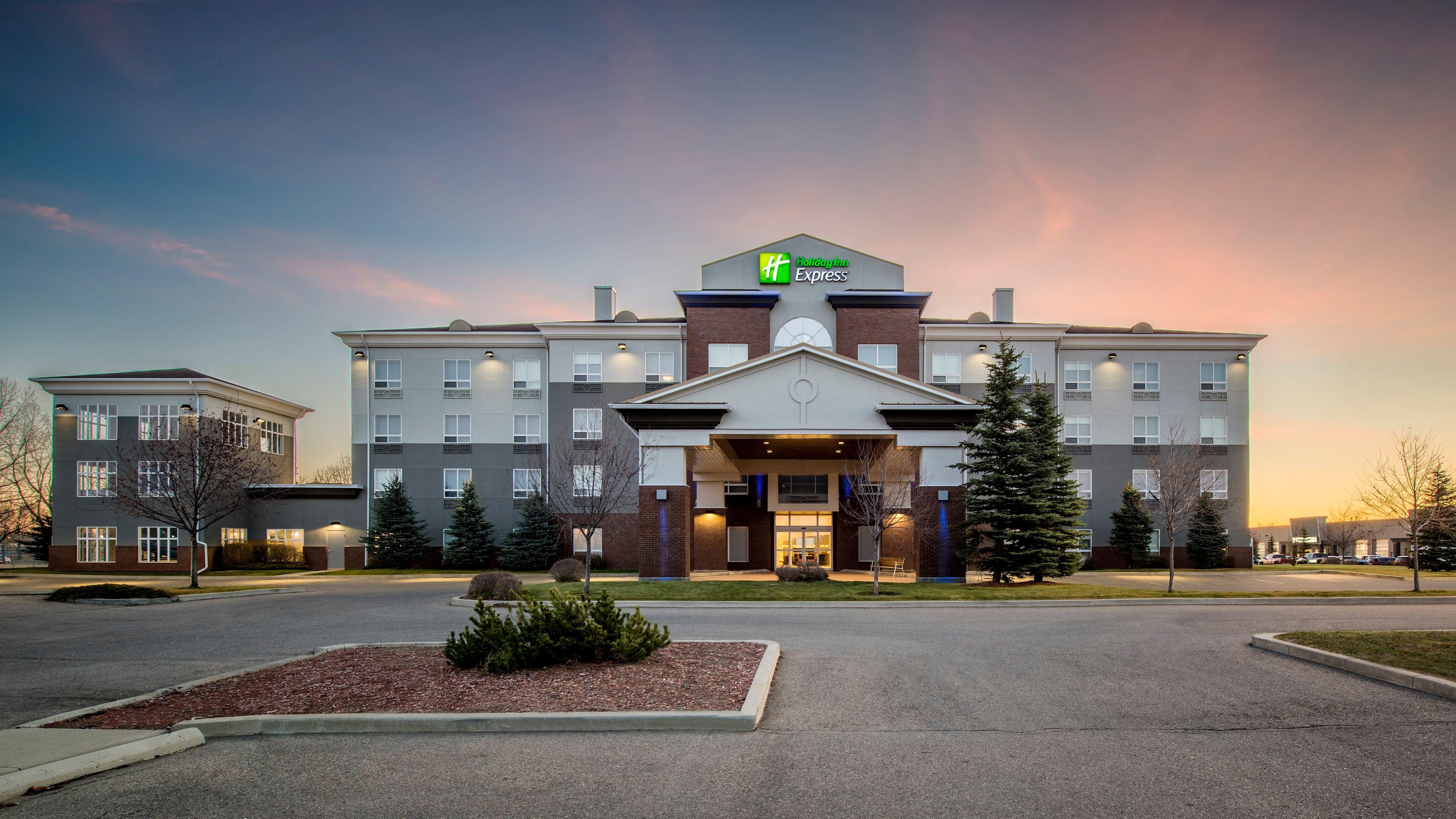 Holiday Inn Express Airdrie By Ihg Exteriér fotografie